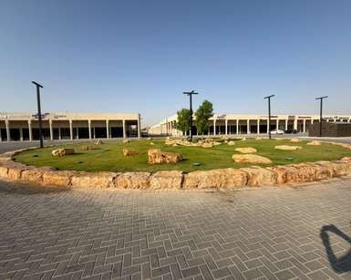 Rock-edged lawn roundabout with interlocking paving